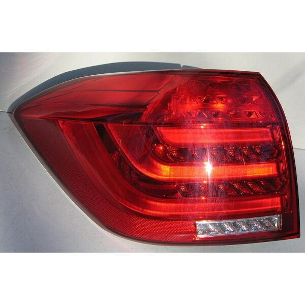 

Toyota Highlander 2012 альтернативная тюнинг оптика фары тюнинг-оптика задние на TOYOTA Тойота Highlander 2012