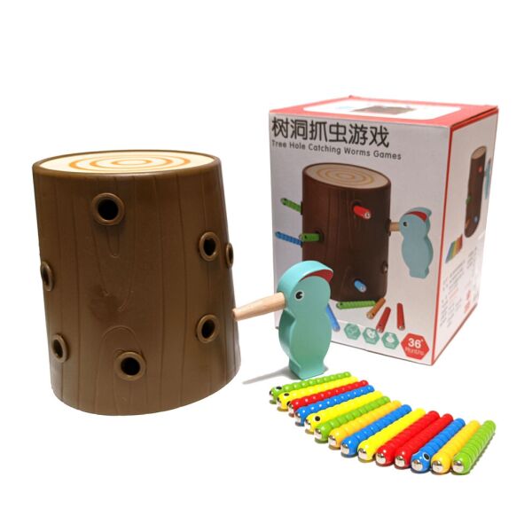 

Деревянная магнитная игра "Накорми Птичку" Jia Yu Toys развивающая логическая игрушка с птичкой дятлом, стволом дерева и гусеницами.