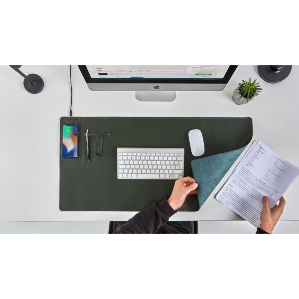 Акція на Кожаный коврик бювар на стол для компьютерной мыши клавиатуры и ноутбука со встроенной беспроводной зарядкой (3894579-М) Зеленый від Allo UA