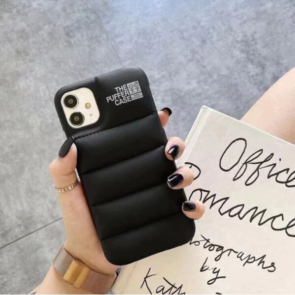 

Черный пуферний чехол-пуховик для iPhone XR