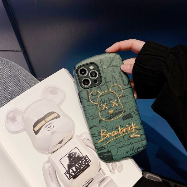 

Чехол для iPhone 12 Pro Max Bearbrick Kaws кожаный Зеленый