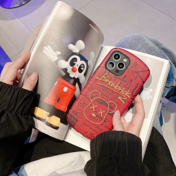 

Чехол для iPhone 12 Bearbrick Kaws кожаный Красный