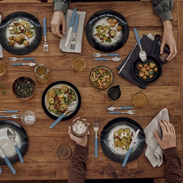 

Набор кухонный Victorinox Swiss Modern Table Set 24шт с син. ручкой (6 ножей steak,6 вилок,6 ложек,6 ложек)