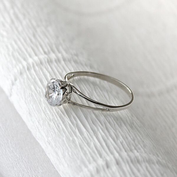 

Серебряное кольцо Королева 17,5