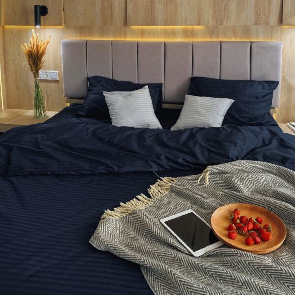 

Комплект постельного белья Двуспальный 175x215 "Хлопковые Традиции", Страйп сатин, ST032 Синий , в подарочной упаковке