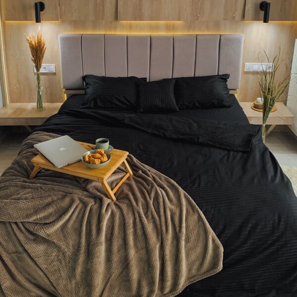 

Комплект постельного белья Евро 200х220 "Хлопковые Традиции", Страйп сатин, ST037 Черный , в подарочной упаковке