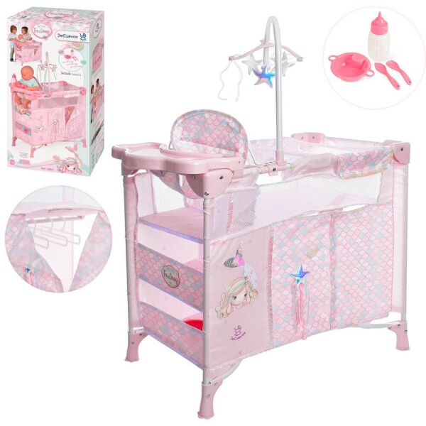 

Игрушечный кукольный манеж кровать DeCuevas 53041 со стульчиком, подвеской и аксессуарами, цвет розовый