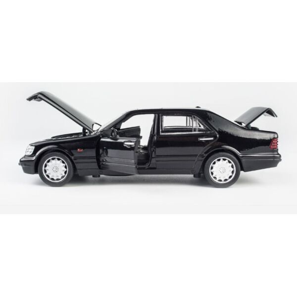 

Модель автомобиля Mercedes Benz SW-140 1:32 черный цвет
