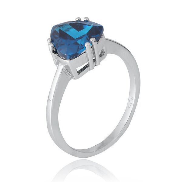 

Серебряное кольцо с фианитом КК2ФЛТ/399 - 18