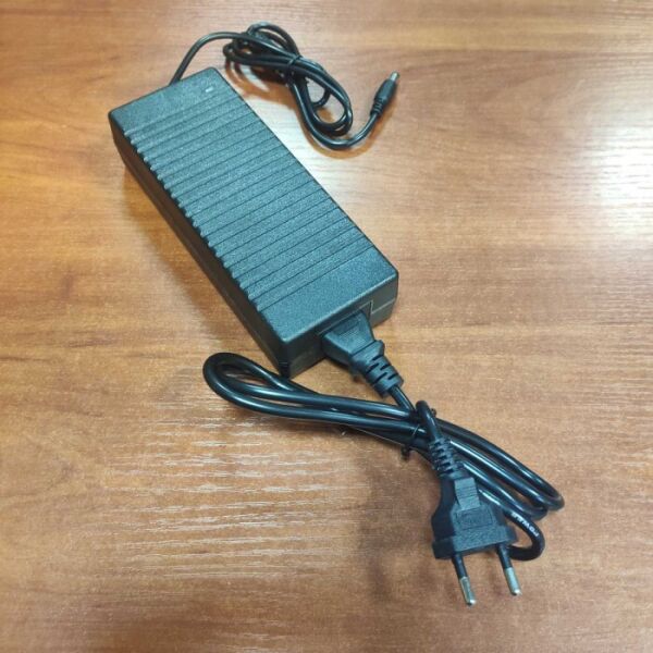 

Блок питания адаптер 12V 10A для SMD лент и другого