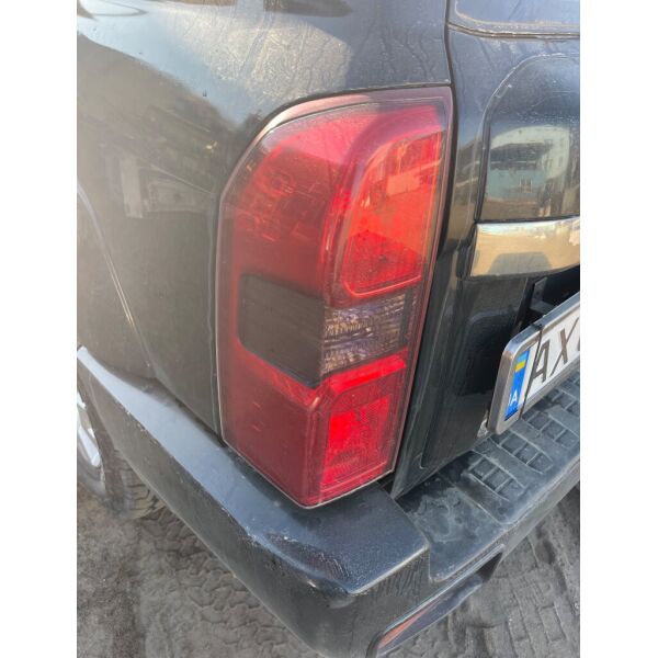 

Задний фонарь б.у. (2004-2008, 1 шт) для Nissan Patrol Y61 1997-2011 гг.