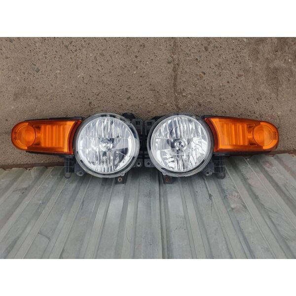 

Передний поворотник Б/У (правый, 1 шт, надломан) для Toyota FJ Cruiser
