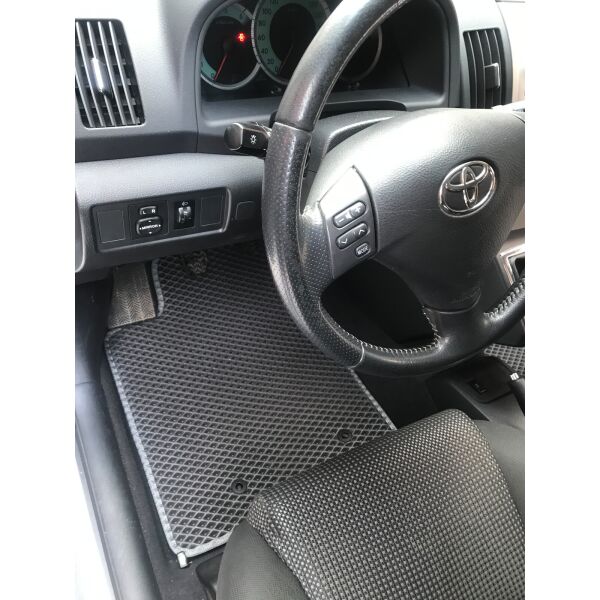 

Коврики EVA (черные) для Toyota Corolla Verso 2004-2009