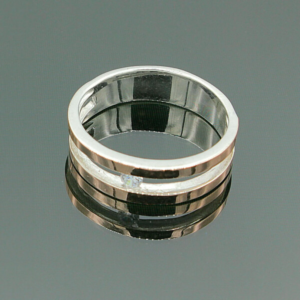 

Серебряное кольцо Дуэт с золотыми вставками 16.5 размер (025к)