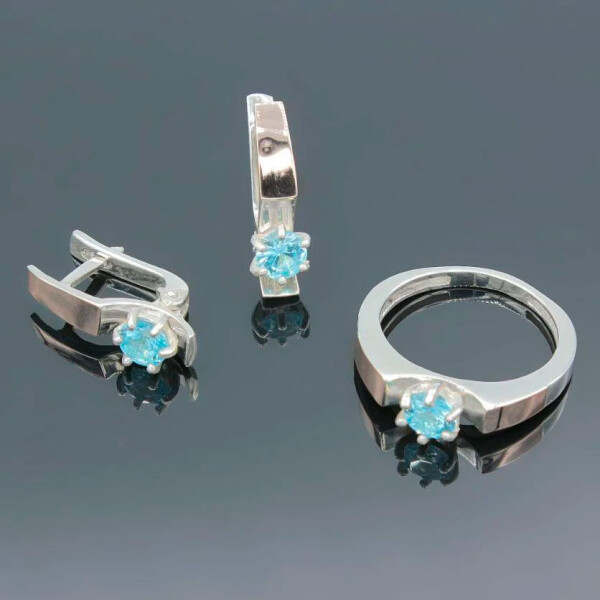 

Серебряное кольцо и серьги Diva Хай-тек с золотыми вставками голубой фианит 16.5 (027г)