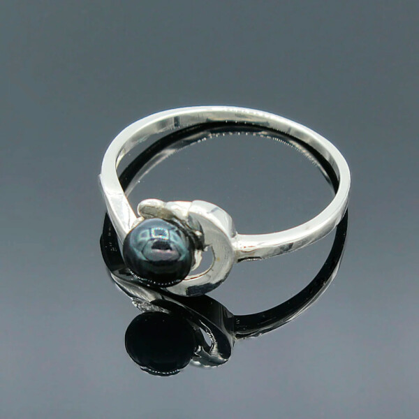 Акція на Серебряное кольцо Diva Загадка с жемчужиной 19 размер (053к) від Allo UA