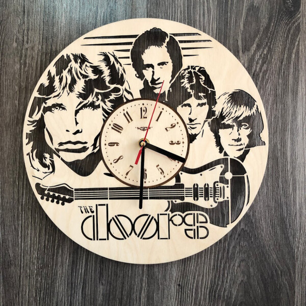 

Бесшумные настенные часы из дерева «The Doors»