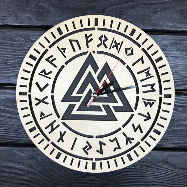 

Дизайнерские деревянные часы на стену «Руны»