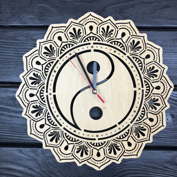 

Необычные деревянные часы «Инь Ян»
