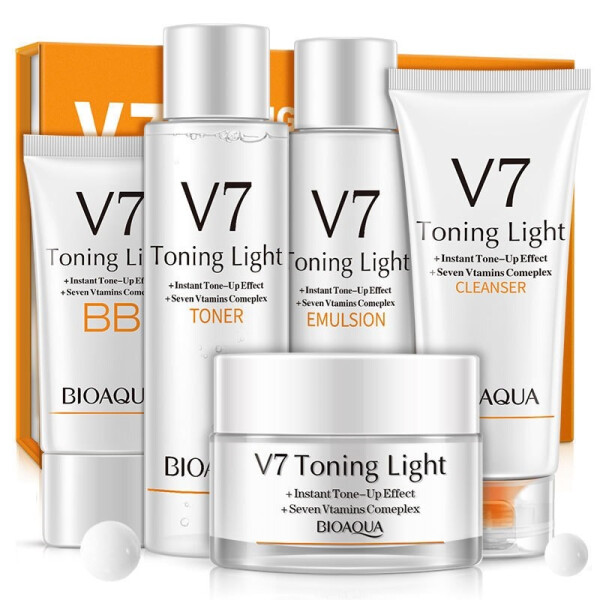 

Подарочный набор по уходу за лицом с витаминным комплексом Bioaqua V7 Skin Care Set 5 шт