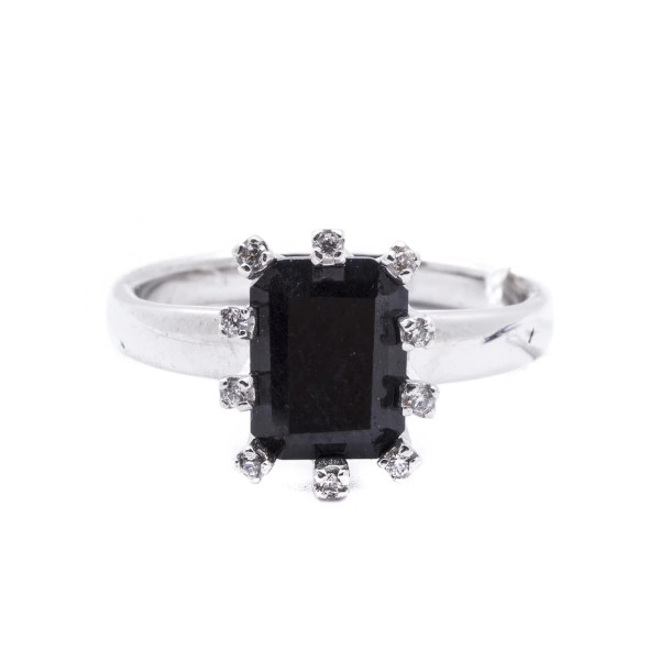 

Кольцо из серебра с сапфиром и куб. циркониями, размер 16.5 (1649786)