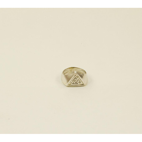 

Кольцо Оберег валькнут Maxi Silver 6633 SE, размер 16