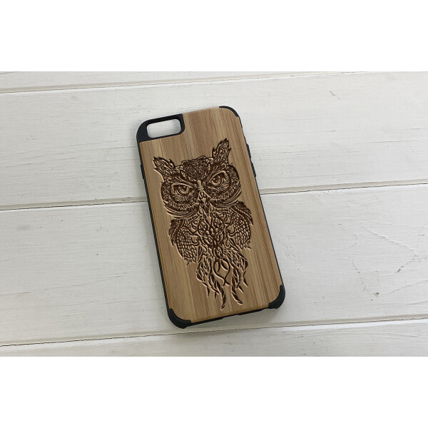 

Деревянный чехол SkinWood Сандал премиум для iPhone 6/6S с дизайнерской гравировкой Совы