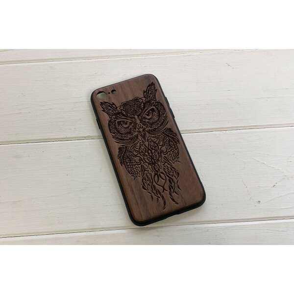 

Деревянный чехол SkinWood Американский орех для iPhone 7 с дизайнерской гравировкой Совы