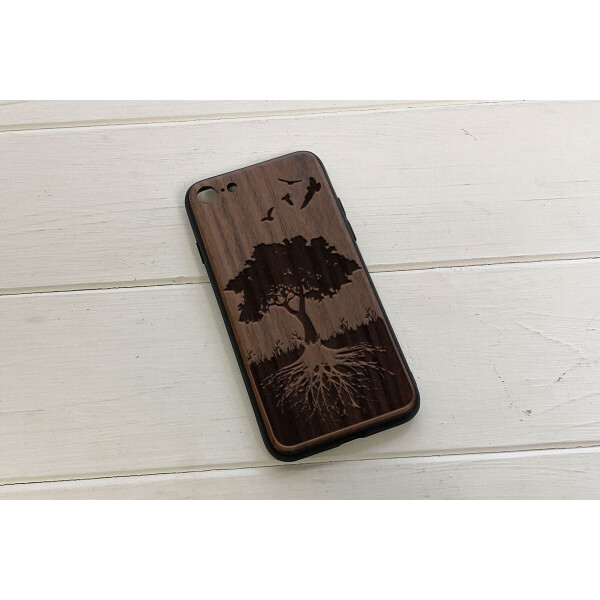 

Деревянный чехол SkinWood Американский орех для iPhone 8 с дизайнерской гравировкой Дерева жизни