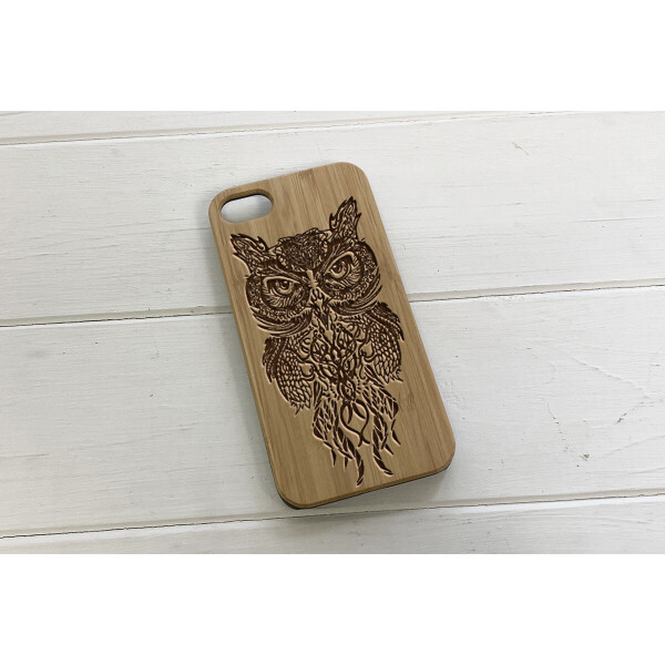 

Деревянный чехол SkinWood Сандал для iPhone 7 с дизайнерской гравировкой Совы