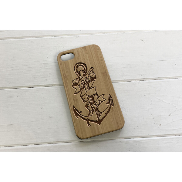 

Деревянный чехол SkinWood Сандал для iPhone 7 с дизайнерской гравировкой Якорь