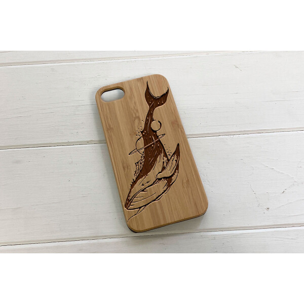

Деревянный чехол SkinWood Сандал для iPhone 7 с дизайнерской гравировкой Кита