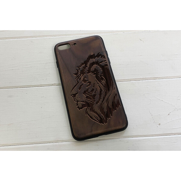 

Деревянный чехол SkinWood Американский орех для iPhone 8 Plus с дизайнерской гравировкой Лев