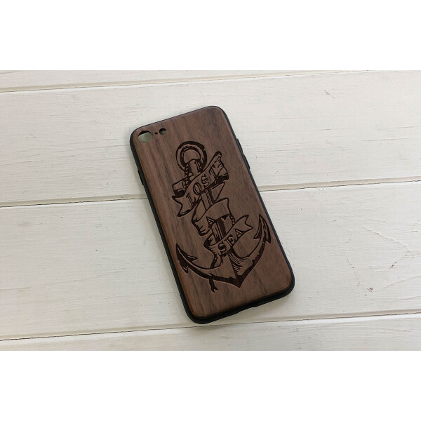 

Деревянный чехол SkinWood Американский орех для iPhone 8 с дизайнерской гравировкой Якорь