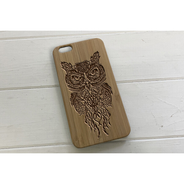 

Деревянный чехол SkinWood Сандал для iPhone 6 Plus с дизайнерской гравировкой Сова