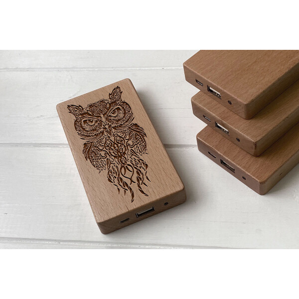 

Деревянный внешний аккумулятор Maple с гравировкой Sova2