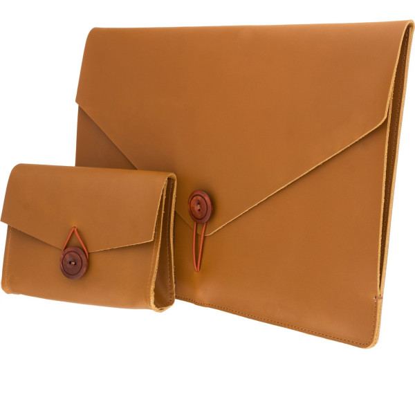 

Чехол-конверт кожаный Upex Cuero для MacBook 12 A1534 Light Brown, комплект 2 в 1 (UP9529)