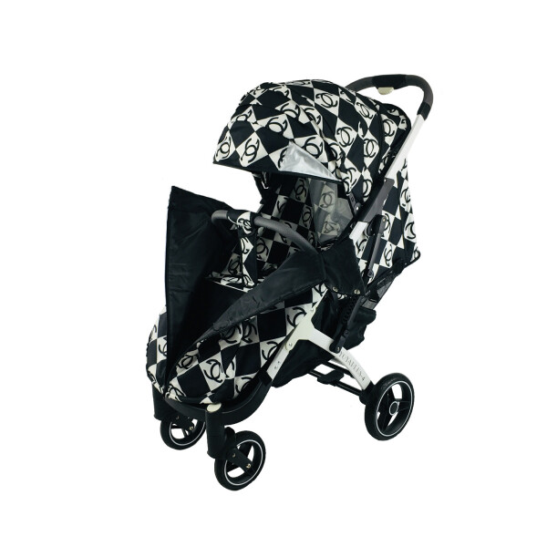 

Коляска Yoya Plus-4-2021 колёса 15/20 на молнии с Большим дождевиком и Хипситом Chanel на белой раме