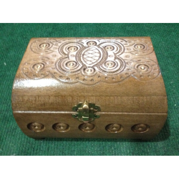 

Шкатулка резбленная сувенирная с ореха 15*10*10 см 19*10*9