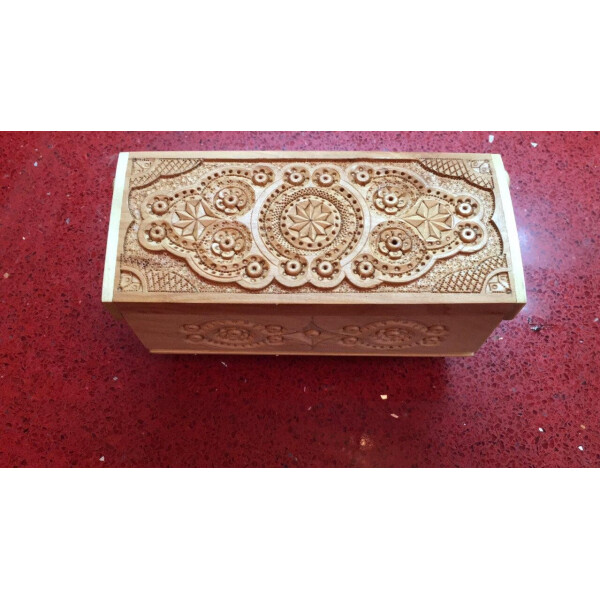 

Шкатулка резбленная сувенирная деревянная ручной работы 15*8*7 см