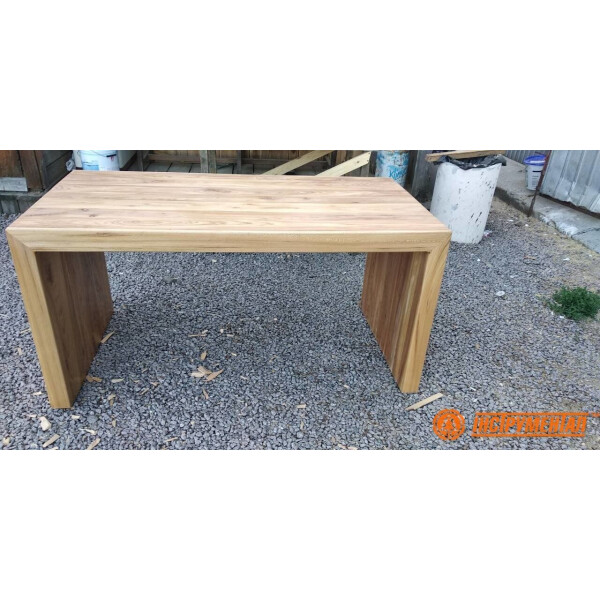 

Стол из дерева (берест)
