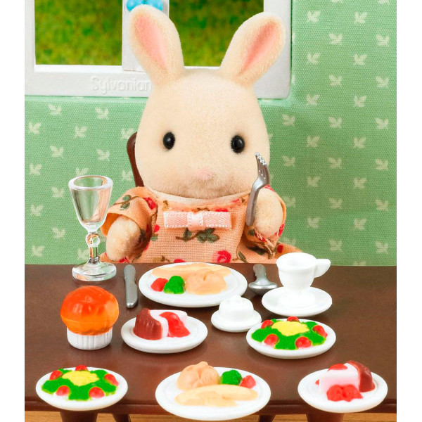 

Игровой набор Sylvanian Families Обед для двоих (4717)