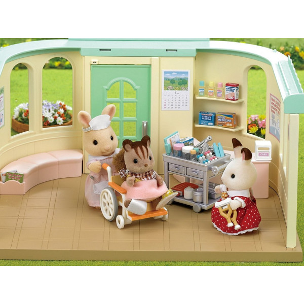 

Игровой набор Sylvanian Families Медсестра с креслом-каталкой (5094)