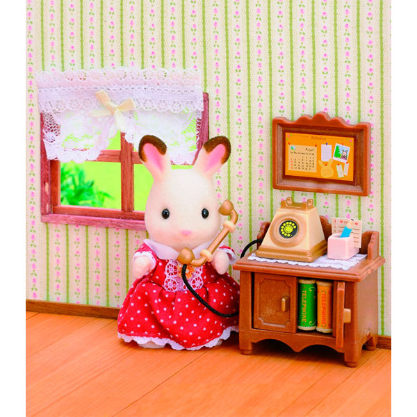 

Игровой набор Sylvanian Families Класический телефон с тумбочкой (5030)