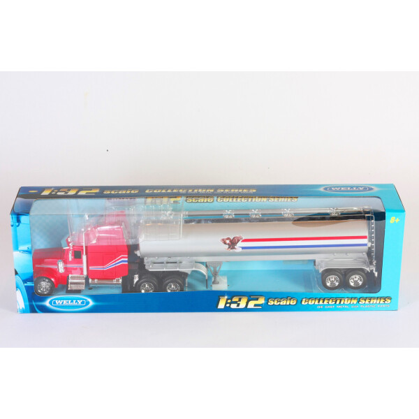 

P. Трейлер металл. 1:32 Peterbilt 379 Tractor Oil Tanker //