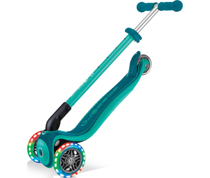 Фото - самоката Самокат GLOBBER серии PRIMO FOLDABLE PLUS LIGHTS, зеленый (439-107)