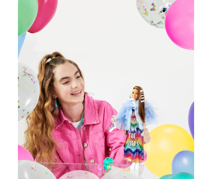Фото - игрушку для девочки Кукла Barbie серии Extra в длинном радужном платье (GYJ78)