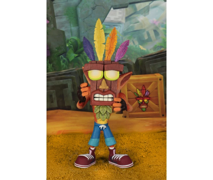 Фото -  Фигурка Crash Bandicoot фигурка 18 см Ultra Deluxe Crash с маской Аку-Аку