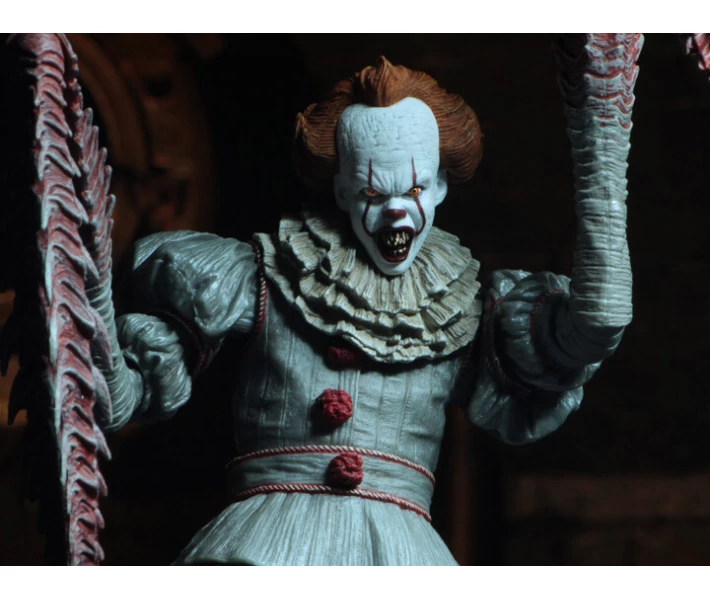 Фото -  Фигурка NECA Пеннивайз Оно 2017 настоящий танцующий клоун с паучьимы лапками 18 см ПВХ