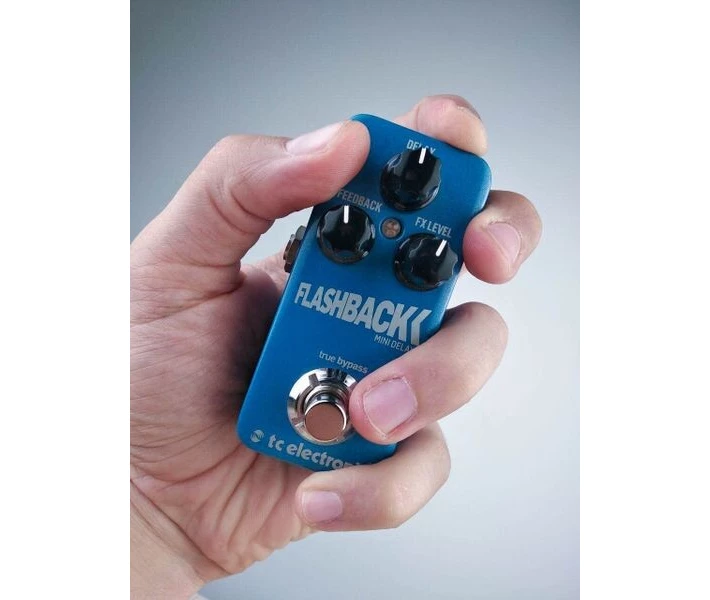 Фото - педаль эффектов Педаль эффектов TC Electronic Flashback Mini Delay